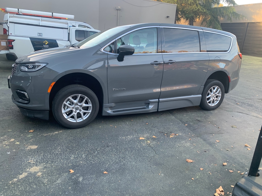 Used 2023 Chrysler Pacifica Touring L Safety - BraunAbility Side Entry In Floor Automatic Ramp