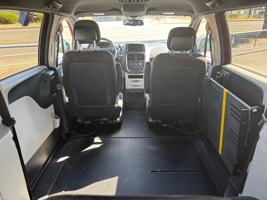 Used 2014 Dodge Grand Caravan SE 30th Anniversary - BraunAbility Side Entry Fold Out Automatic Ramp