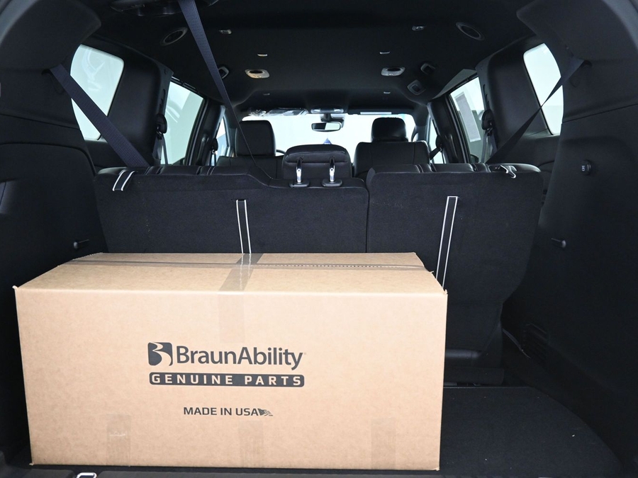 New 2026 Chrysler Pacifica Select Safety - BraunAbility Side Entry Fold Out Automatic Ramp
