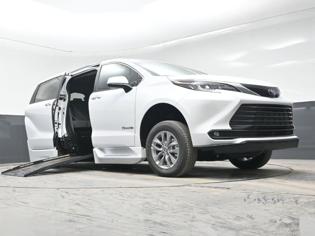 2025 TOYOTA SIENNA - Image 19