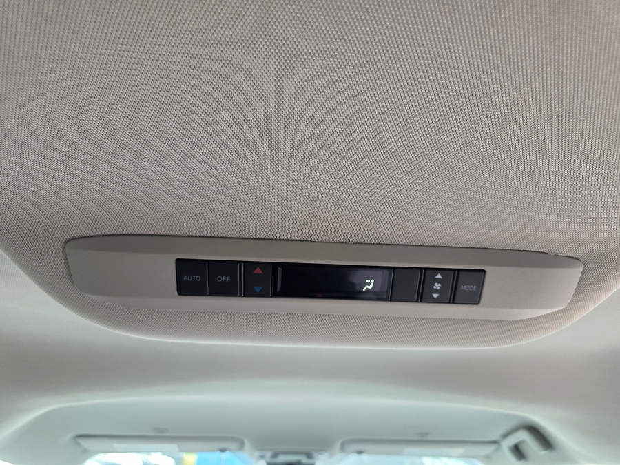 Celestial Silver Toyota Sienna image number 13