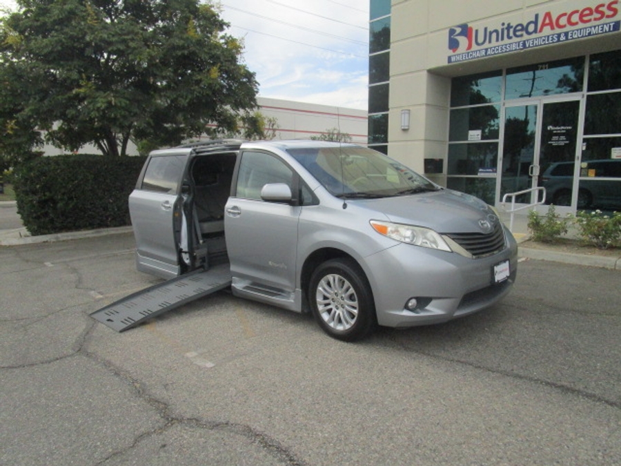 Used 2014 Toyota Sienna XLE - BraunAbility Side Entry Fold Out Automatic Ramp
