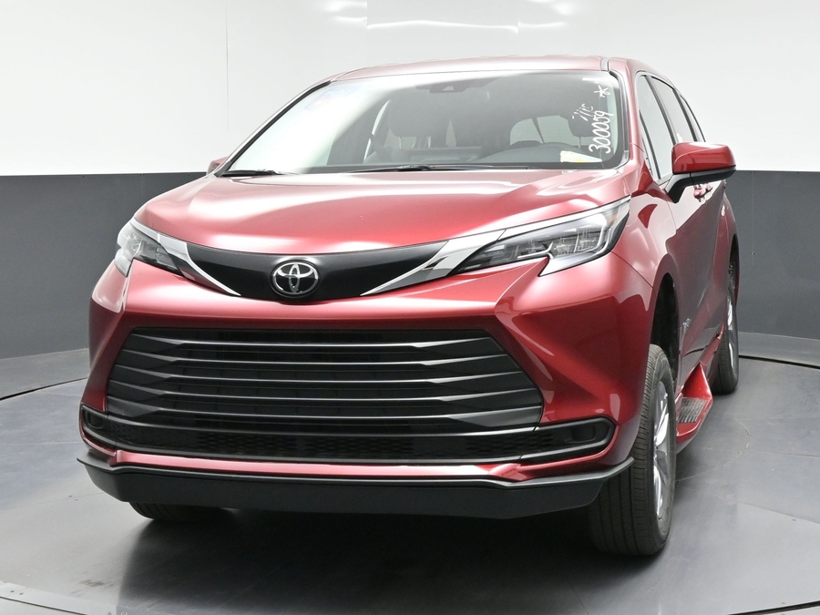 New 2026 Toyota Sienna Hybrid LE - BraunAbility Side Entry In Floor Automatic Ramp