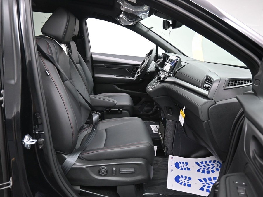 Black Honda Odyssey image number 6