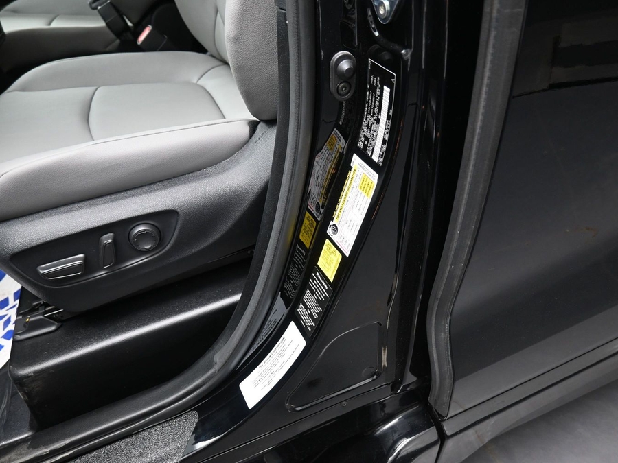 Black Toyota Sienna image number 11