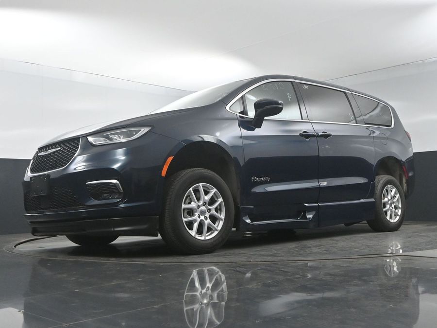 Used 2023 Chrysler Pacifica Touring - BraunAbility Side Entry Entry In Floor Automatic Ramp