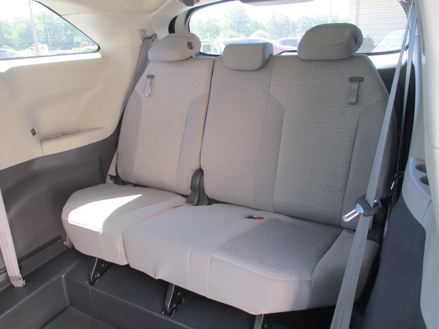White Toyota Sienna image number 6
