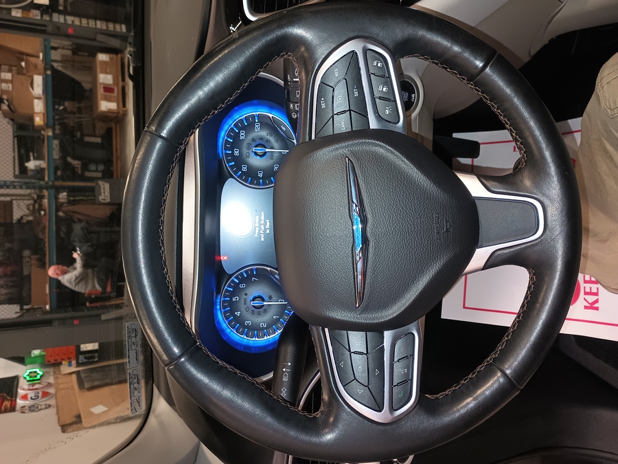 Grey Chrysler Pacifica image number 17