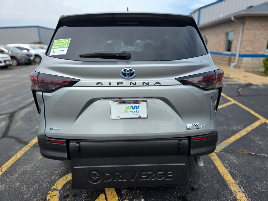 Celestial Silver Toyota Sienna image number 5