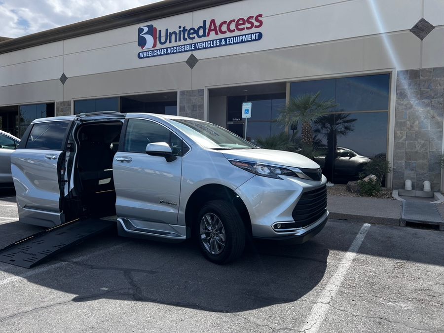 Used 2024 Toyota Sienna XLE - BraunAbility Side Entry Entry Fold Out Automatic Ramp