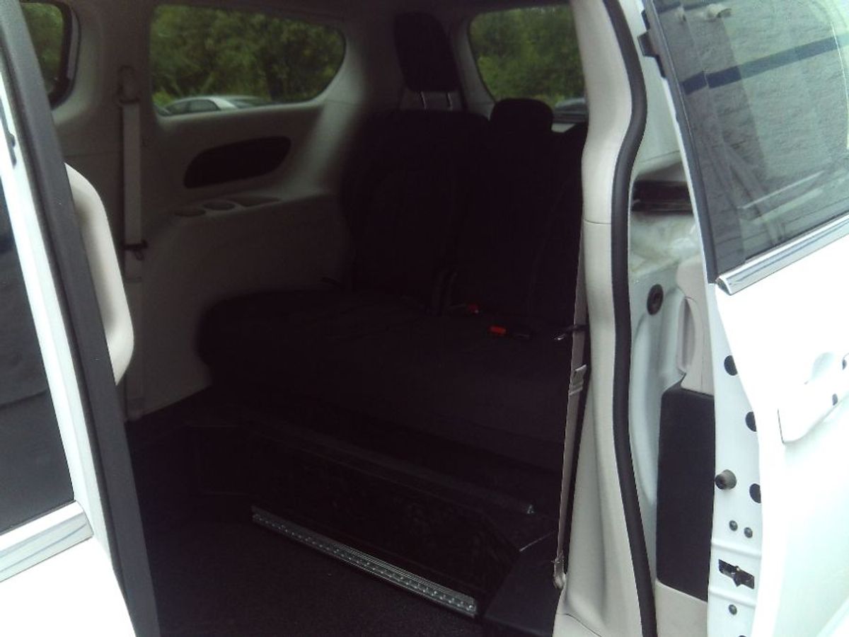 2024 CHRYSLER VOYAGER - Image 9