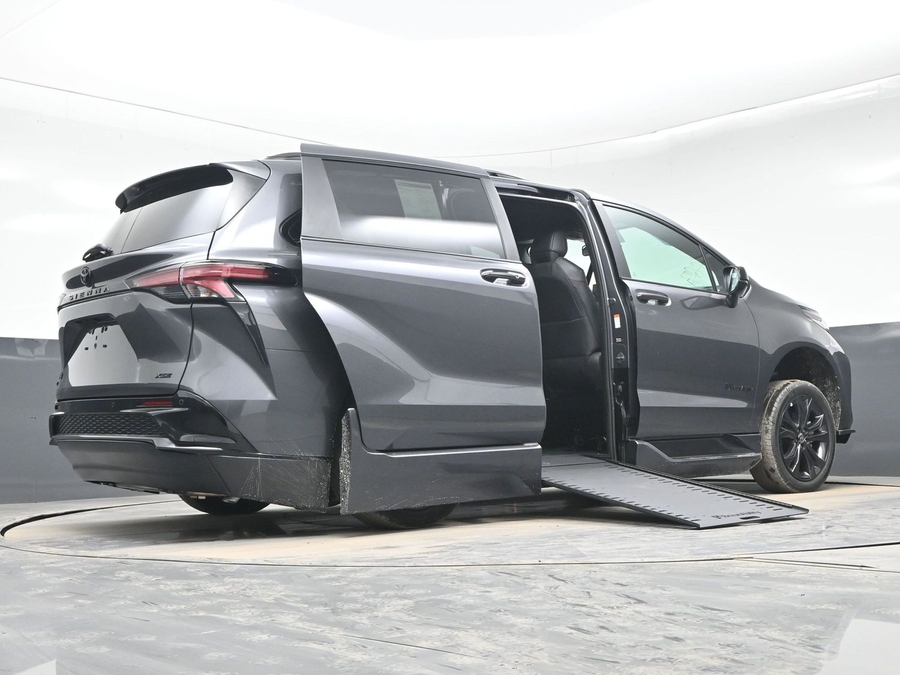 New 2025 Toyota Sienna Hybrid XSE Sport - BraunAbility Side Entry Entry In Floor Automatic Ramp
