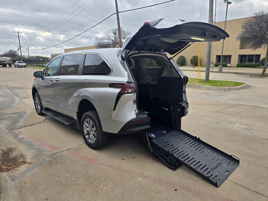 Used 2024 Toyota Sienna Hybrid LE - BraunAbility Rear Entry Entry Fold Out Manual Ramp