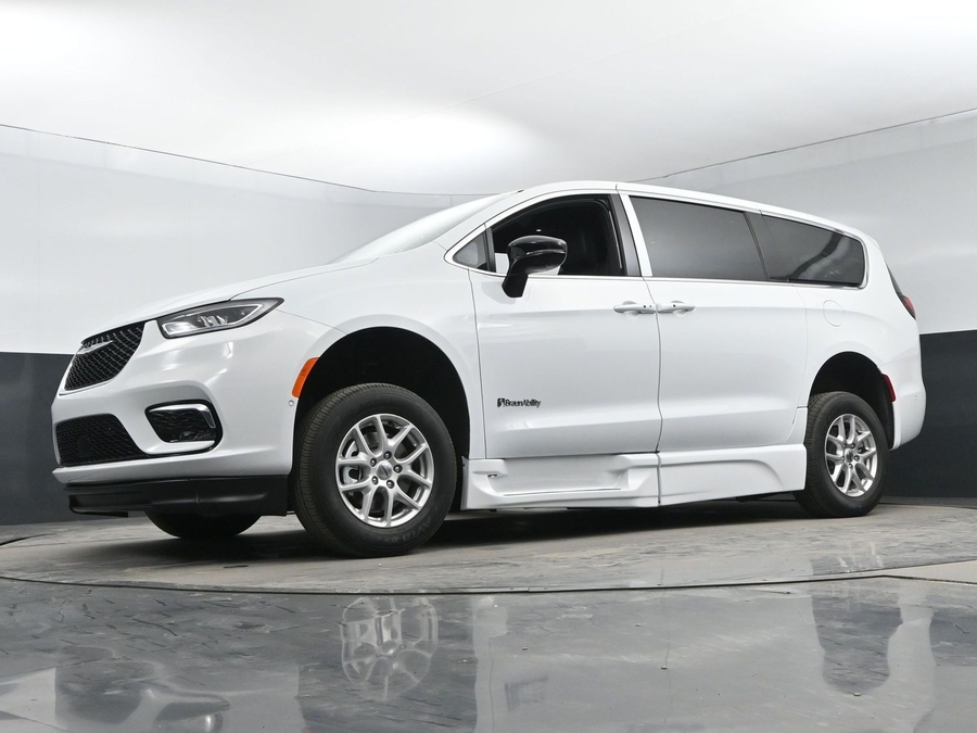 Used 2025 Chrysler Pacifica Select Safety - BraunAbility Side Entry Fold Out Automatic Ramp