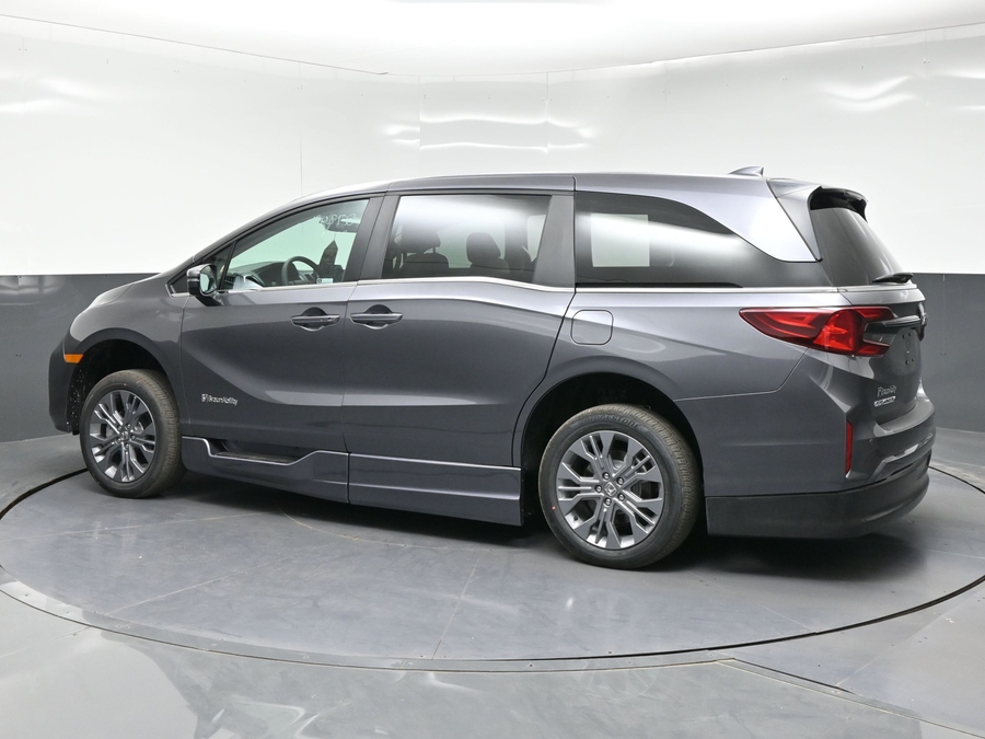 New 2026 Honda Odyssey Touring - BraunAbility Side Entry In Floor Automatic Ramp