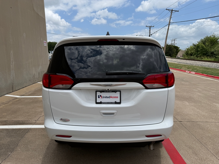 Used 2021 Chrysler Voyager LXi - BraunAbility Commercial Side Entry Entry Fold Out Manual Ramp