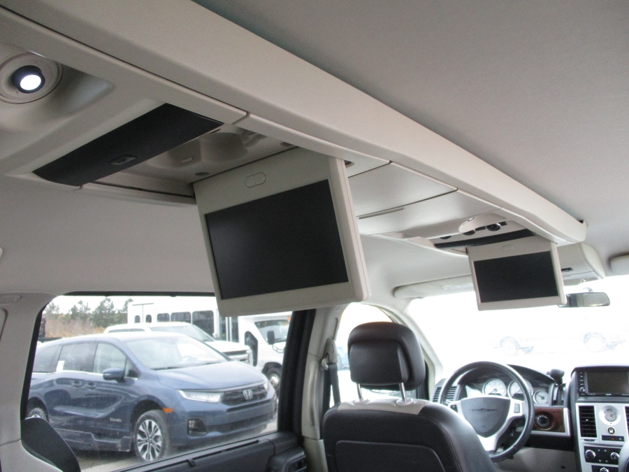 2010 CHRYSLER TOWN AND COUNTRY - Image 14