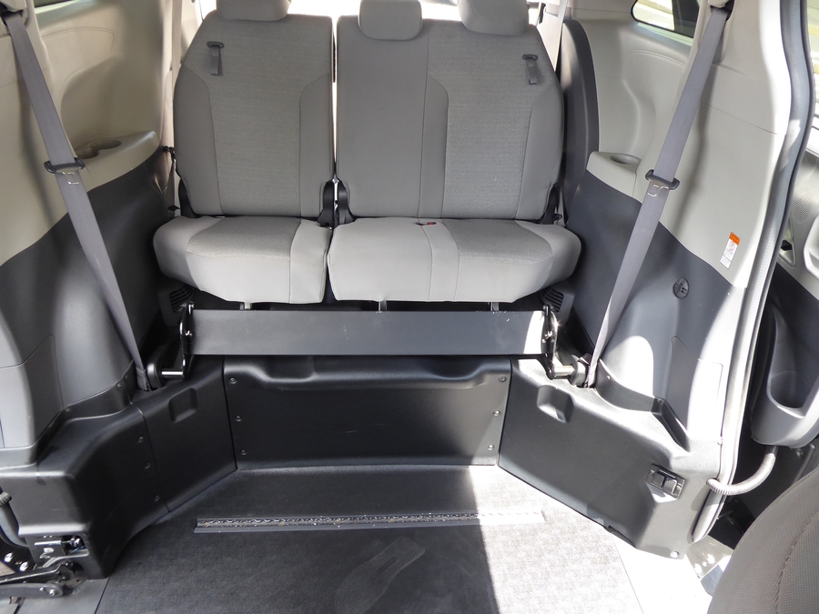 Used 2024 Toyota Sienna Hybrid LE Base - BraunAbility Side Entry Fold Out Automatic Ramp