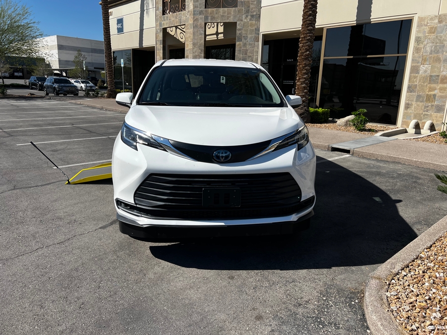 Used 2021 Toyota Sienna Hybrid LE - Vantage Mobility Commercial Side Entry Entry In Floor Manual Ramp