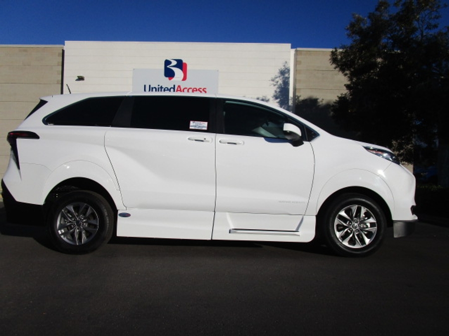 New 2025 Toyota Sienna Hybrid LE AWD w MID ROW - Vantage Mobility Commercial Side Entry Entry In Floor Manual Ramp