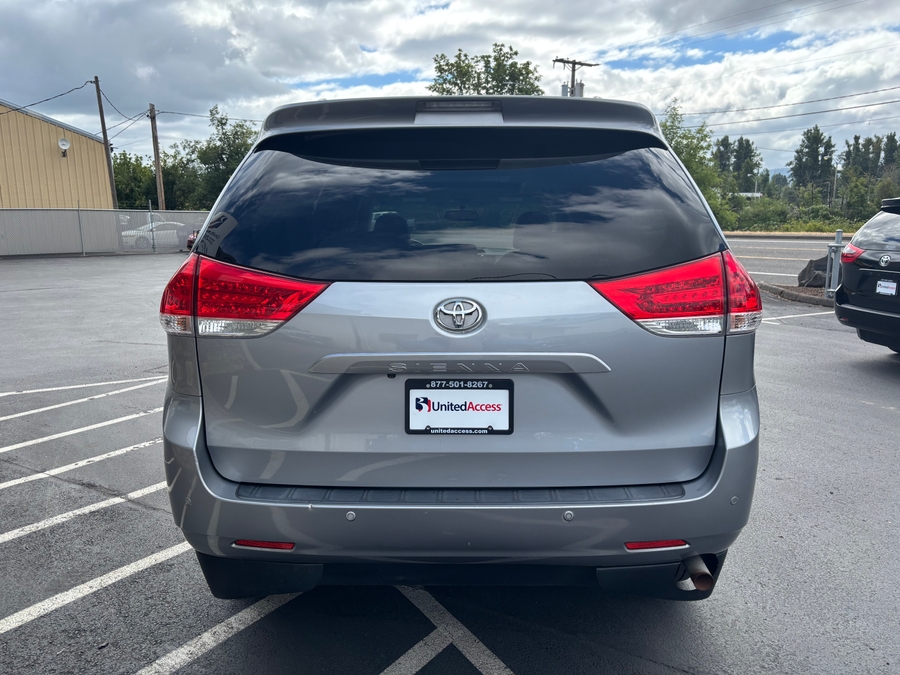 Used 2013 Toyota Sienna XLE - VMI Side Entry In Floor Automatic Ramp
