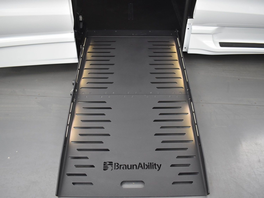 New 2025 Chrysler Pacifica Select Safety - BraunAbility Side Entry Entry Fold Out Automatic Ramp