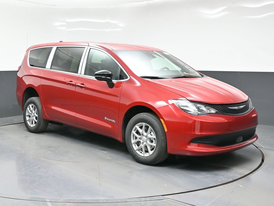 2026 Chrysler Voyager's photo