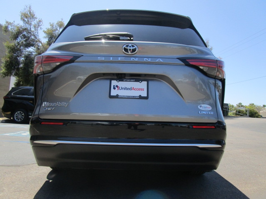 New 2026 Toyota Sienna Hybrid XSE Sport - BraunAbility Side Entry Fold Out Automatic Ramp