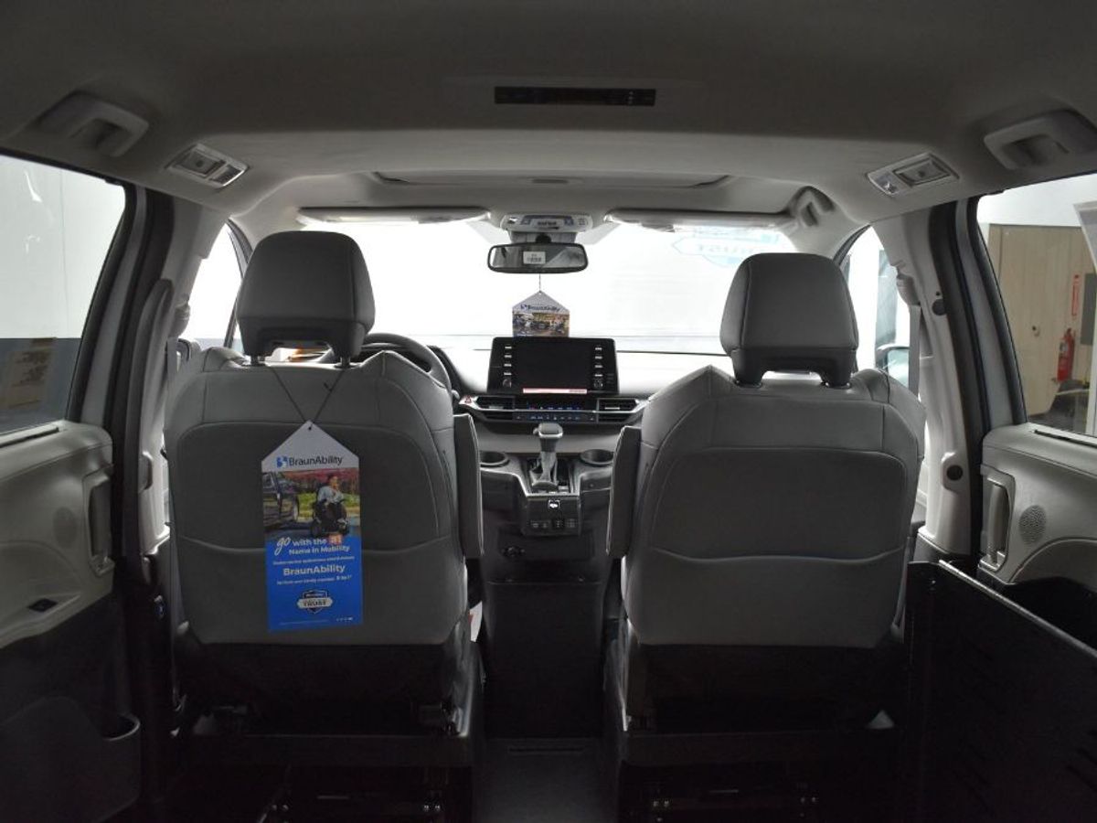 2024 Toyota Sienna XLE - Photo 8
