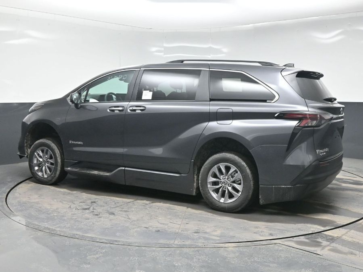 2025 TOYOTA SIENNA - Image 4