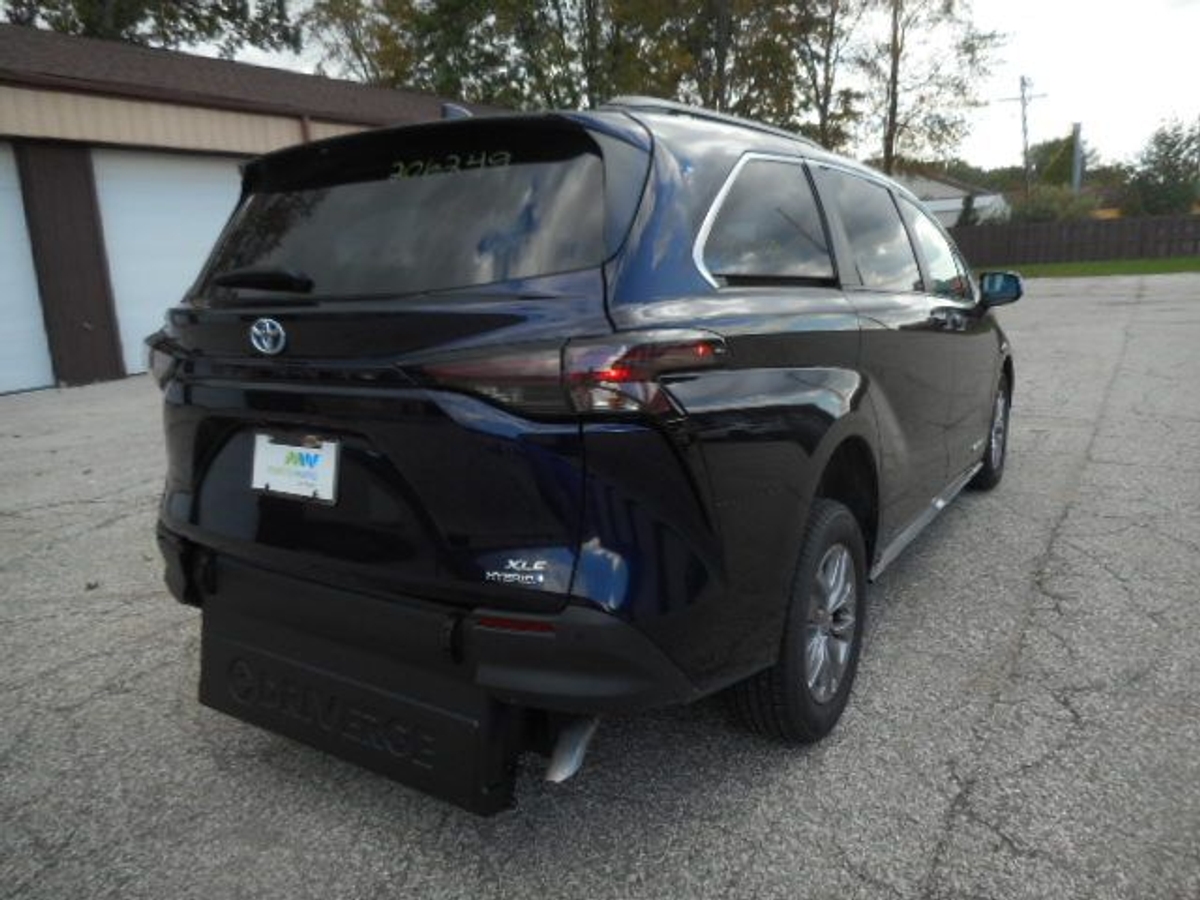 2024 TOYOTA SIENNA - Image 7