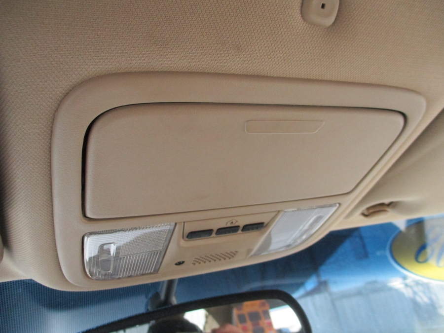 Gold Honda Odyssey image number 15