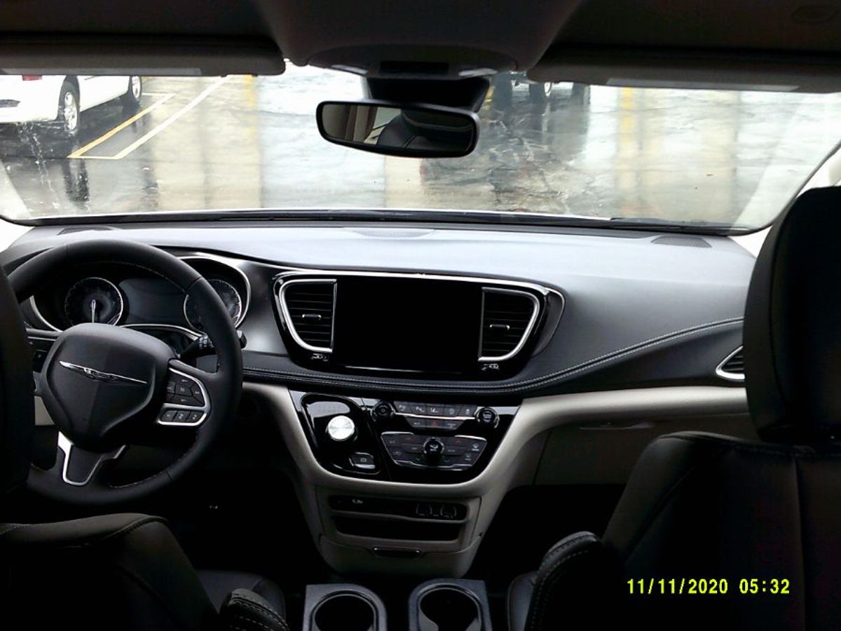 2023 CHRYSLER PACIFICA - Image 8