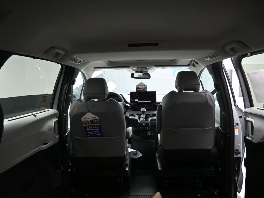 New 2025 Toyota Sienna Hybrid XLE Plus - BraunAbility Side Entry Entry In Floor Automatic Ramp