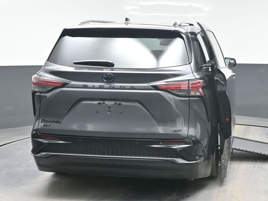 New 2025 Toyota Sienna Hybrid XSE Sport - BraunAbility Side Entry Entry In Floor Automatic Ramp