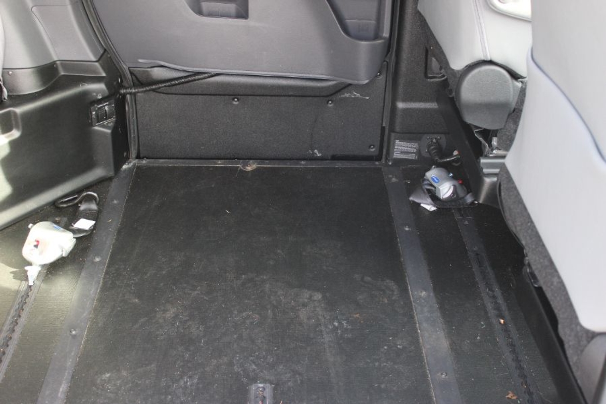 Black Toyota Sienna image number 14