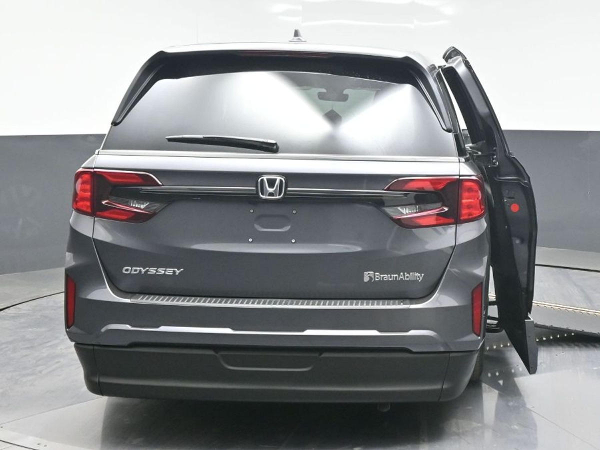 Grey Honda Odyssey image number 5