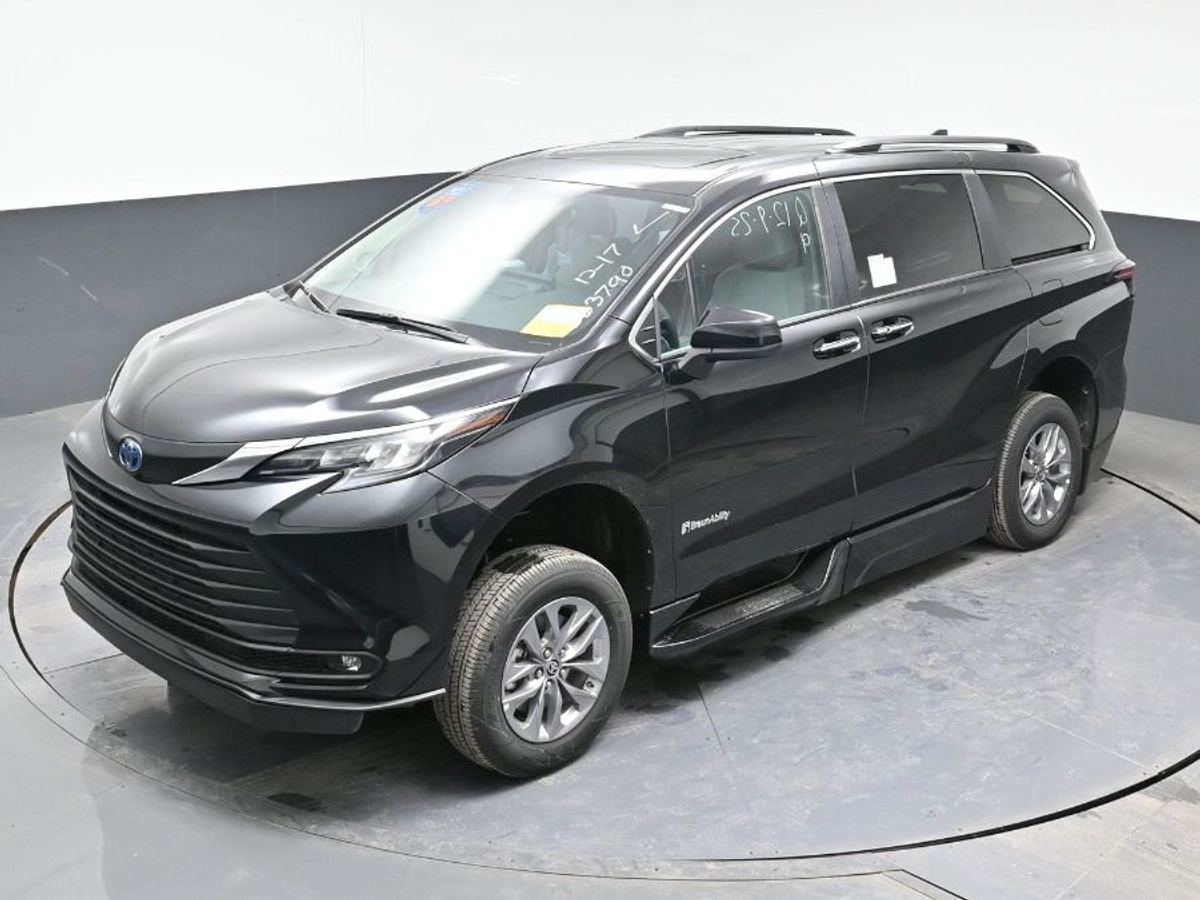 2025 TOYOTA SIENNA - Image 24