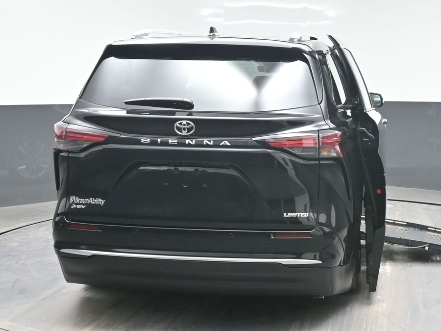 New 2026 Toyota Sienna Hybrid Limited - BraunAbility Side Entry Fold Out Automatic Ramp