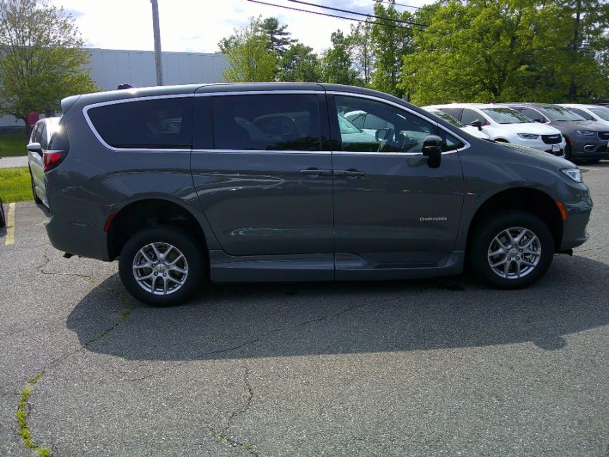 2025 CHRYSLER PACIFICA - Image 11