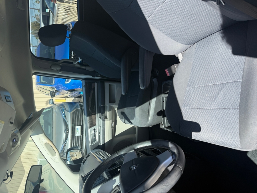 Silver Dodge Grand Caravan image number 11