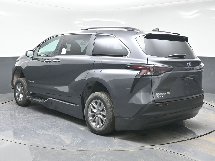 New 2025 Toyota Sienna Hybrid XLE Plus - BraunAbility Side Entry Entry Fold Out Automatic Ramp
