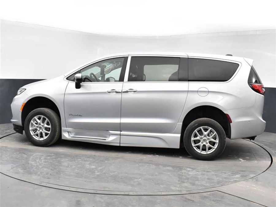 Used 2023 Chrysler Pacifica Touring L - BraunAbility Side Entry Fold Out Automatic Ramp