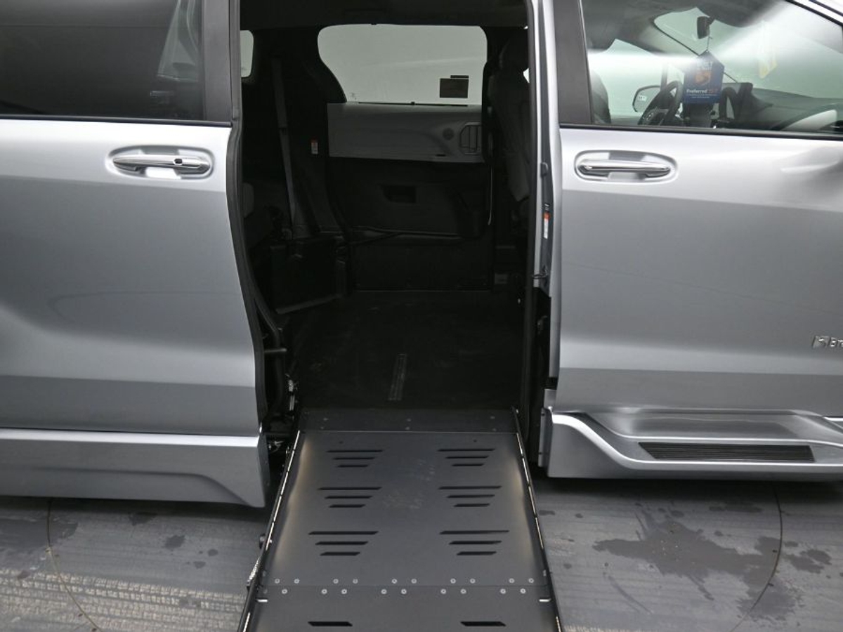 2025 TOYOTA SIENNA - Image 12