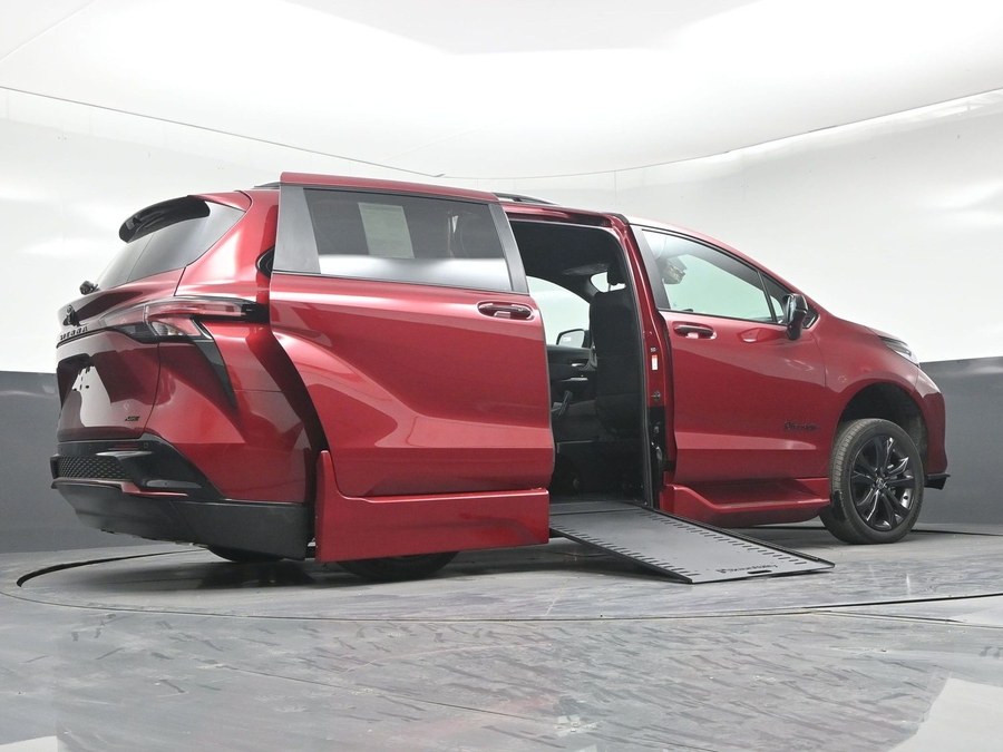 New 2026 Toyota Sienna Hybrid XSE Sport - BraunAbility Side Entry In Floor Automatic Ramp
