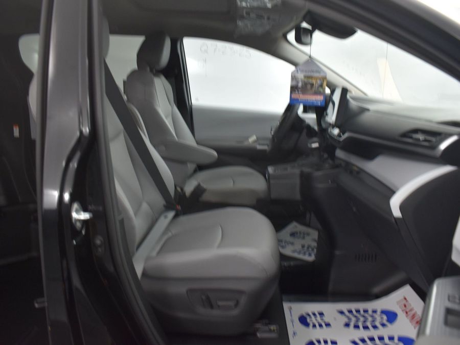 New 2025 Toyota Sienna Hybrid XLE Plus - BraunAbility Side Entry Entry Fold Out Automatic Ramp
