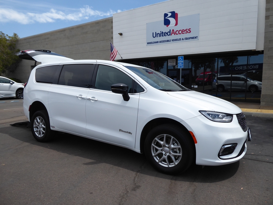 Used 2025 Chrysler Pacifica Select Safety - BraunAbility Rear Entry Fold Out Manual Ramp