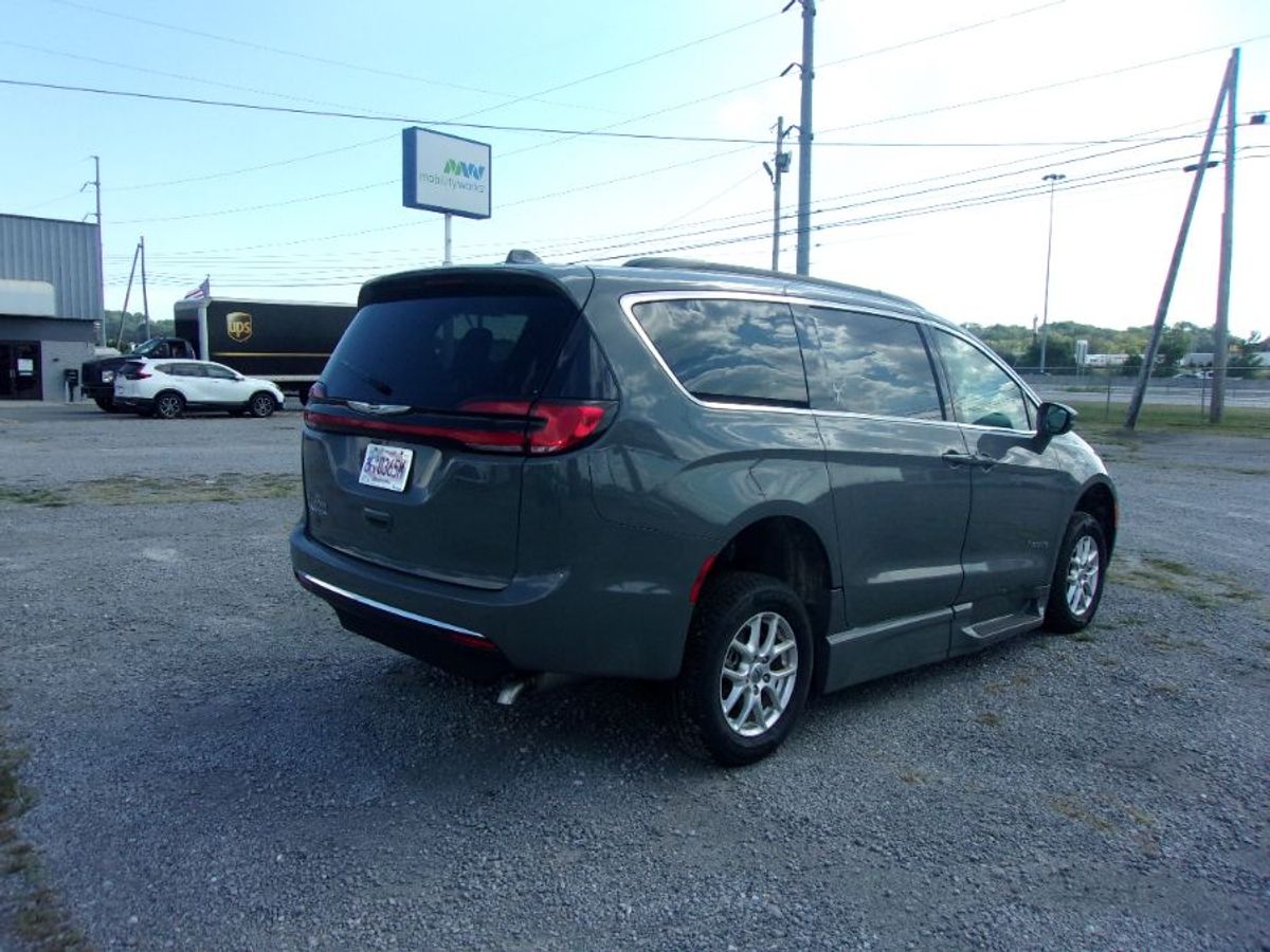 2022 CHRYSLER PACIFICA - Image 6