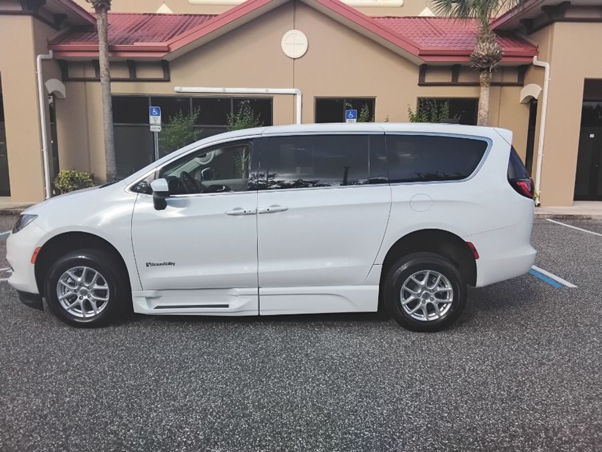 2023 CHRYSLER VOYAGER - Image 38