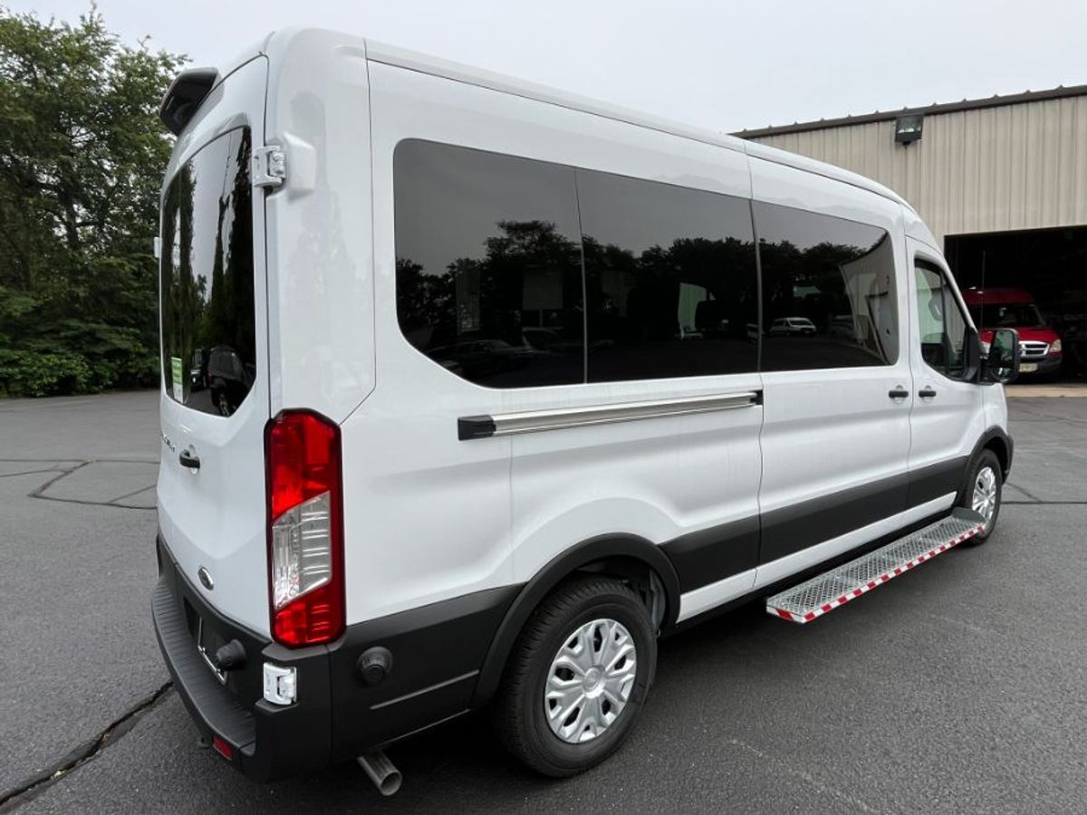 White Ford T350 image number 6